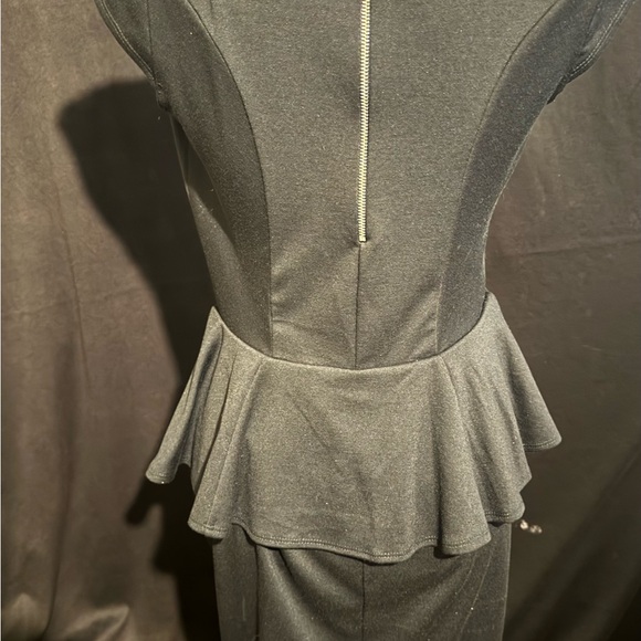 Mossimo Cap Sleeve Bodycon Dress w ruffle waistline - Picture 2 of 7